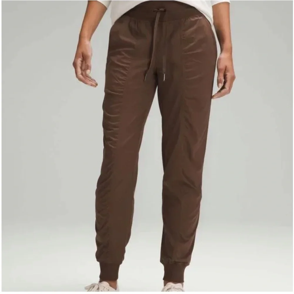 Lululemon Dance Studio Mid-Rise Jogger Full Length color Java Brown - Size 6